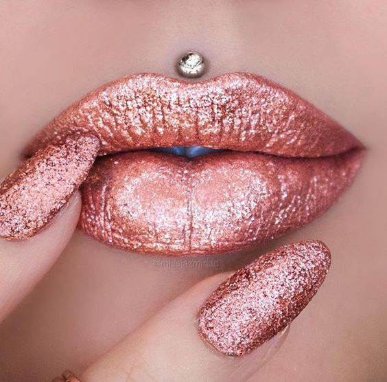 Matching glittery nails and lips - pretty pink color
